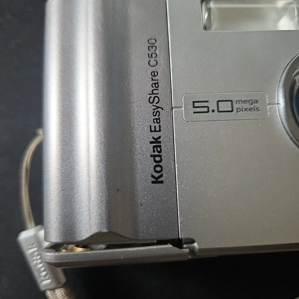 Kodak Digital Camera EasyShare C530 5.0MP Silver Tested (Broken Battery Door)